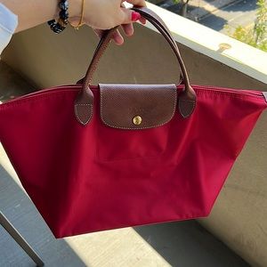 Longchamp large Le Pilage tote in red. Short handle. Leather trim.
